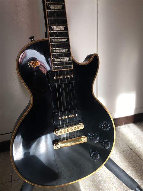 epiphone gibson  This guitar is based on the famously named guitars of blues legend B